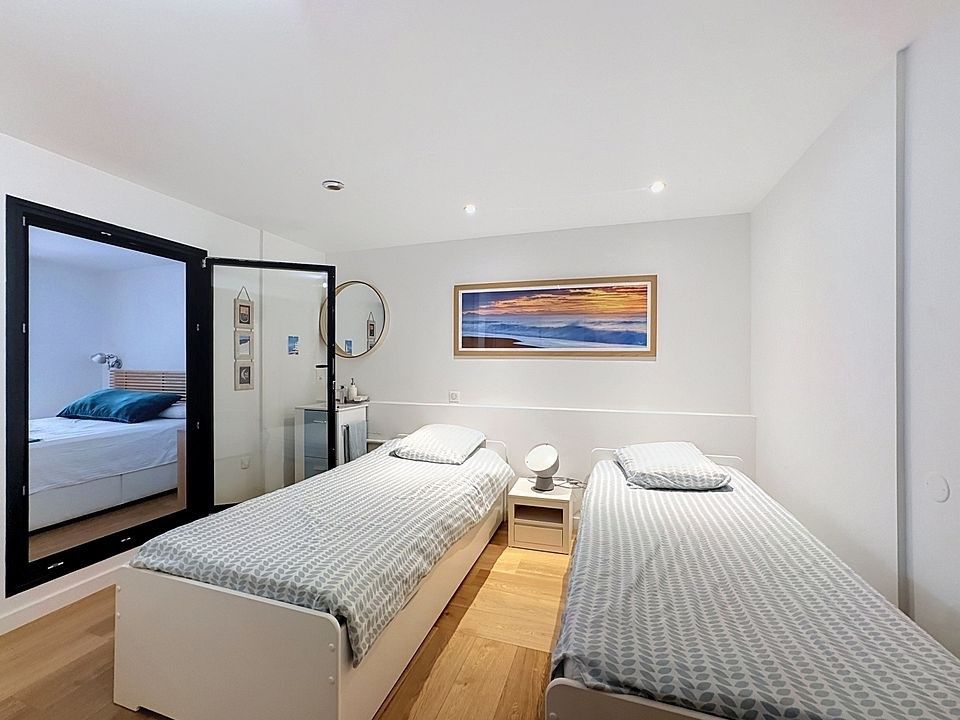 luxury apartment 4 Rooms for sale on BIARRITZ (64200)