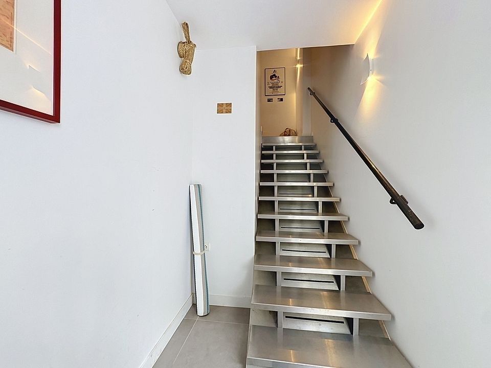 luxury apartment 4 Rooms for sale on BIARRITZ (64200)