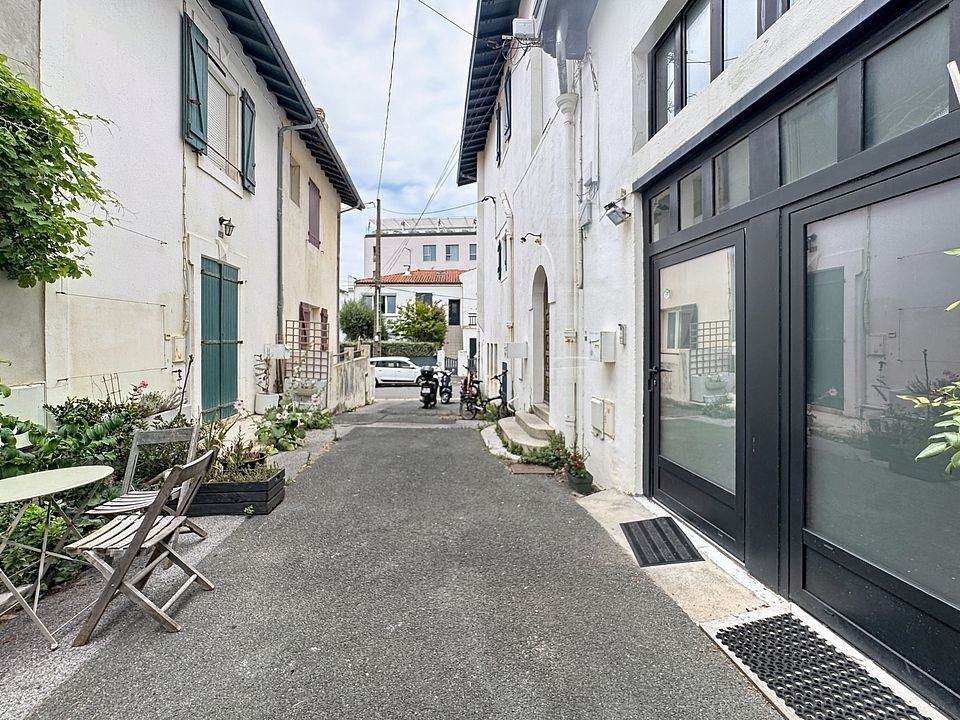 luxury apartment 4 Rooms for sale on BIARRITZ (64200)