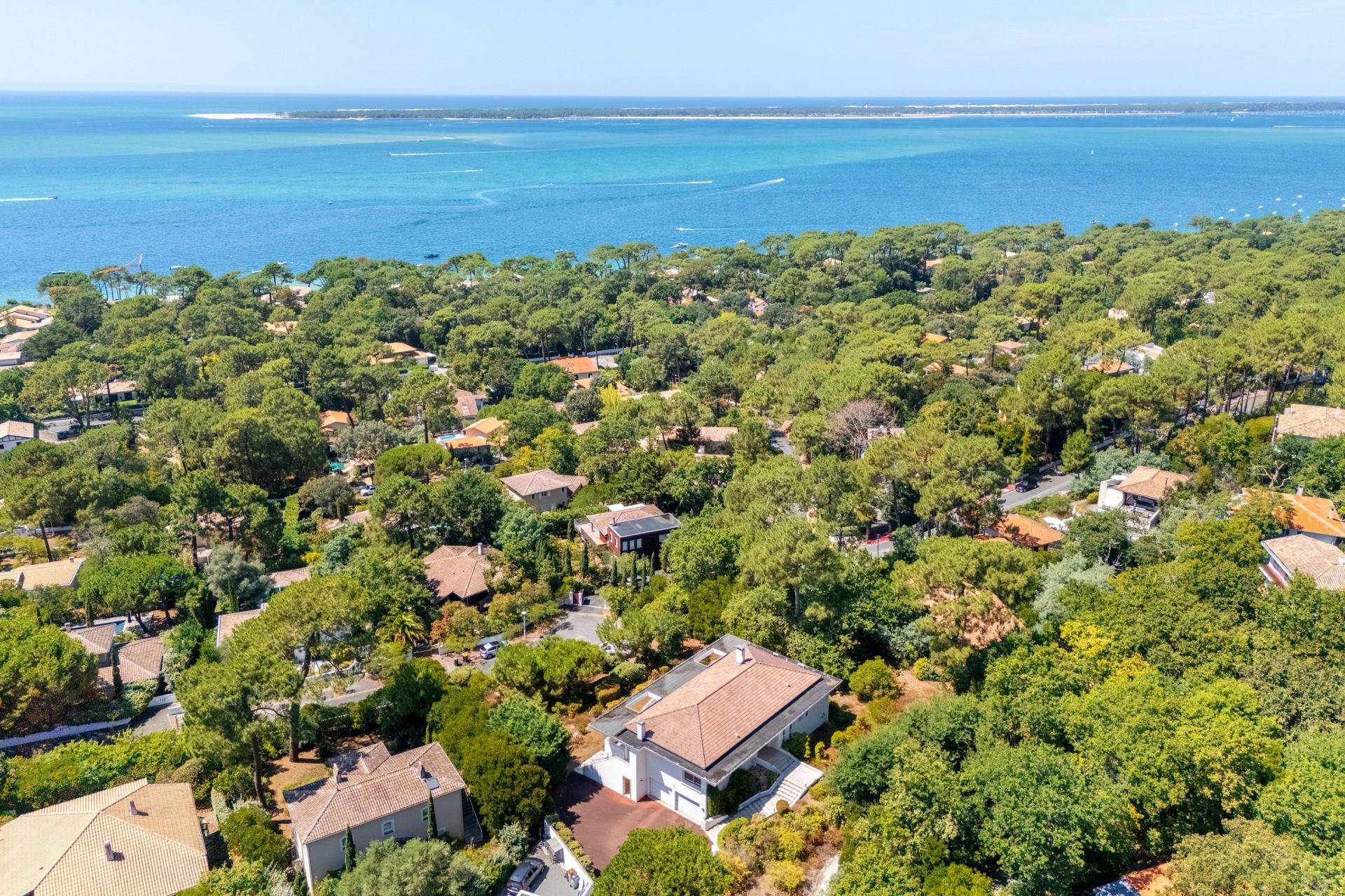 luxury house 6 Rooms for sale on PYLA SUR MER (33115)