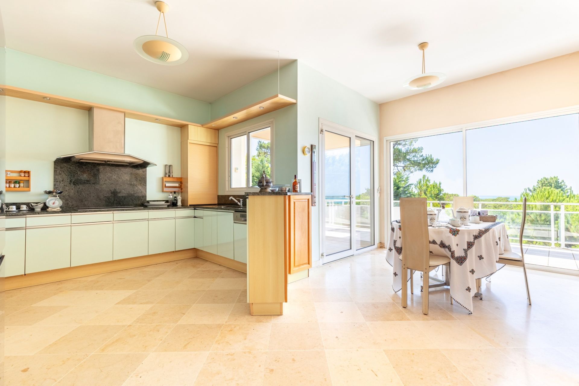 luxury house 6 Rooms for sale on PYLA SUR MER (33115)