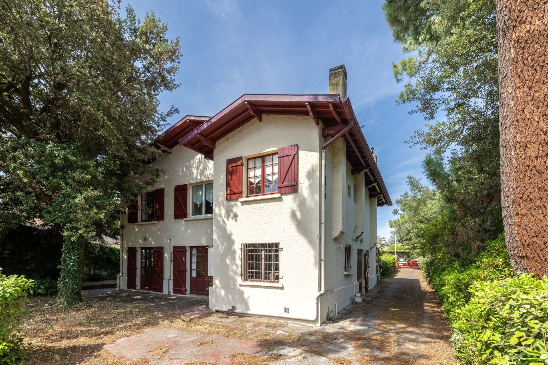 luxury house 8 Rooms for sale on PYLA SUR MER (33115)