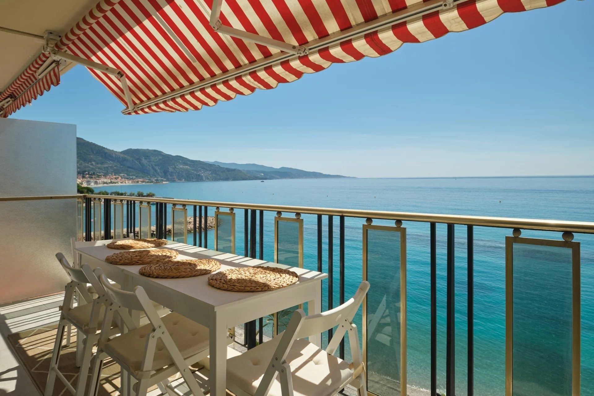 luxury apartment 3 Rooms for sale on ROQUEBRUNE CAP MARTIN (06190)