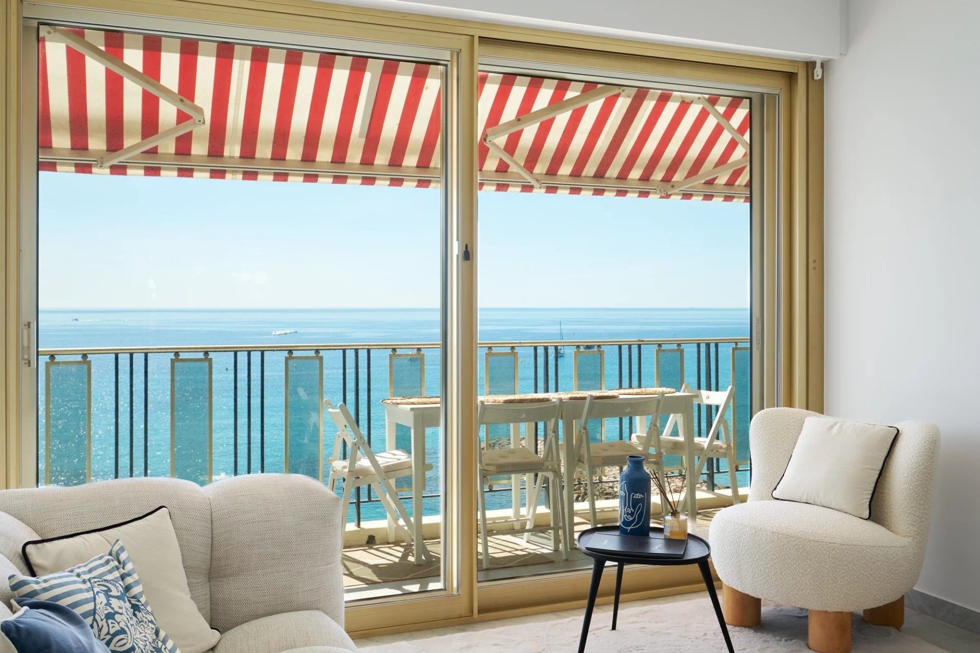 luxury apartment 3 Rooms for sale on ROQUEBRUNE CAP MARTIN (06190)