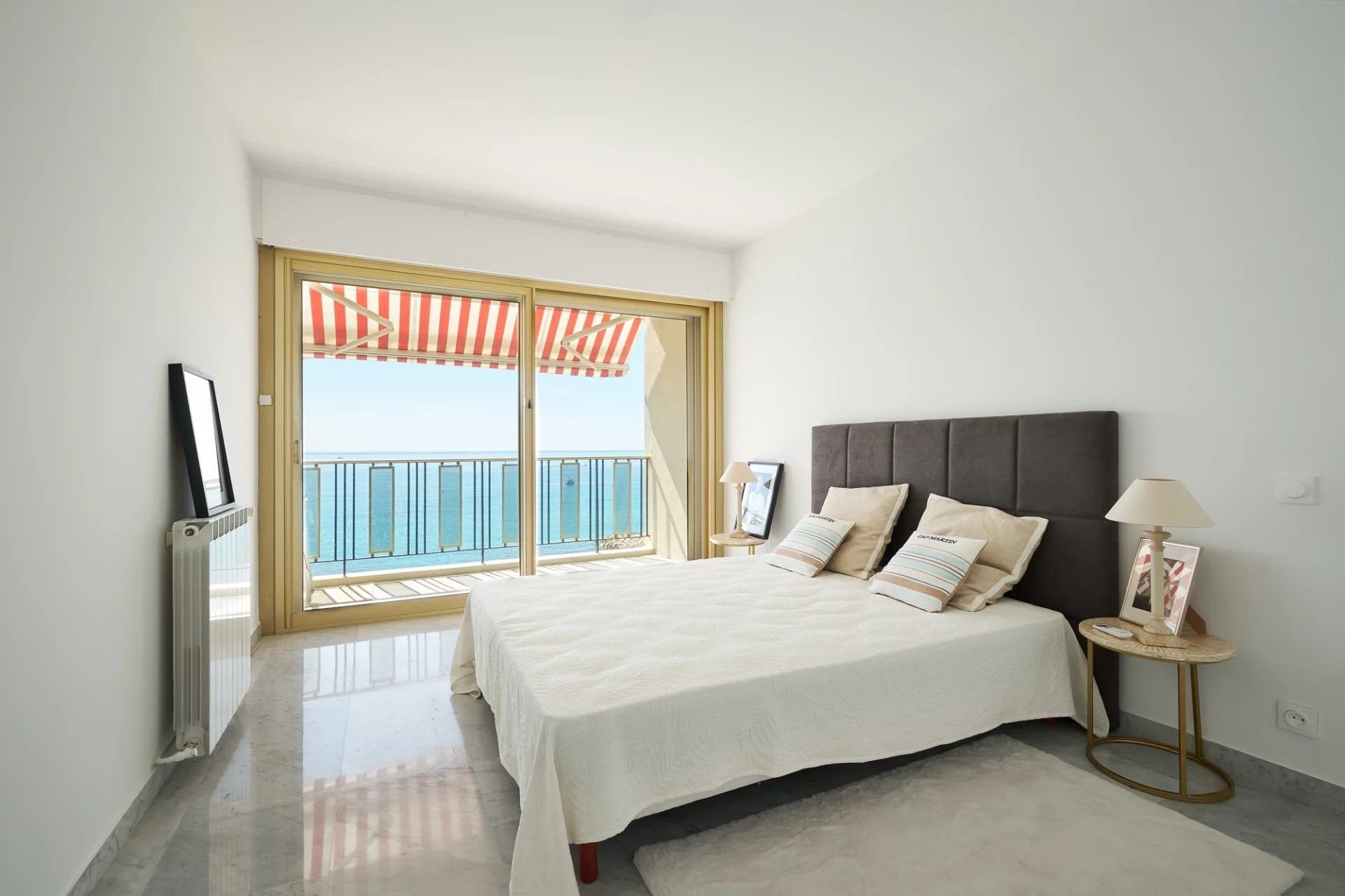 luxury apartment 3 Rooms for sale on ROQUEBRUNE CAP MARTIN (06190)