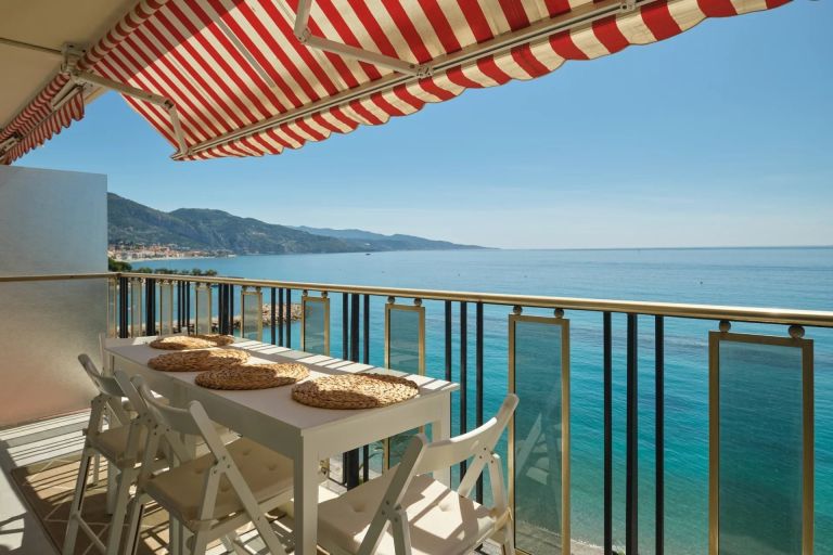luxury apartment 3 Rooms for sale on ROQUEBRUNE CAP MARTIN (06190)