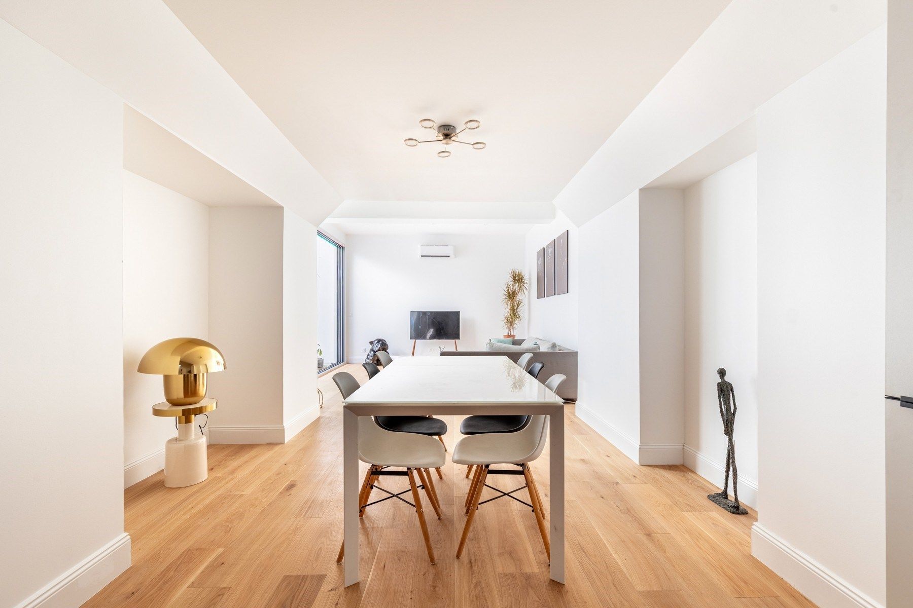 luxury apartment 4 Rooms for sale on BORDEAUX (33000)