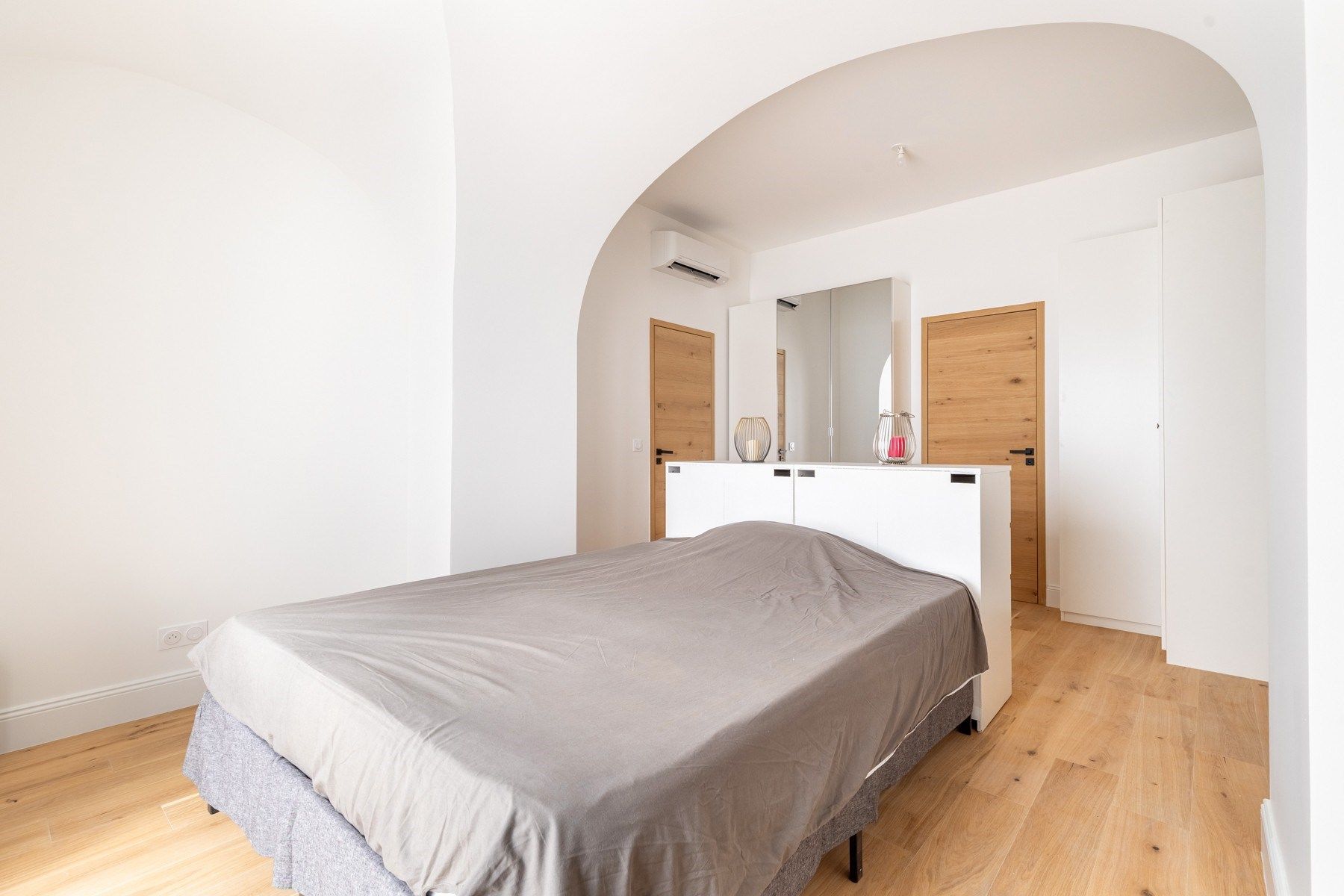 luxury apartment 4 Rooms for sale on BORDEAUX (33000)