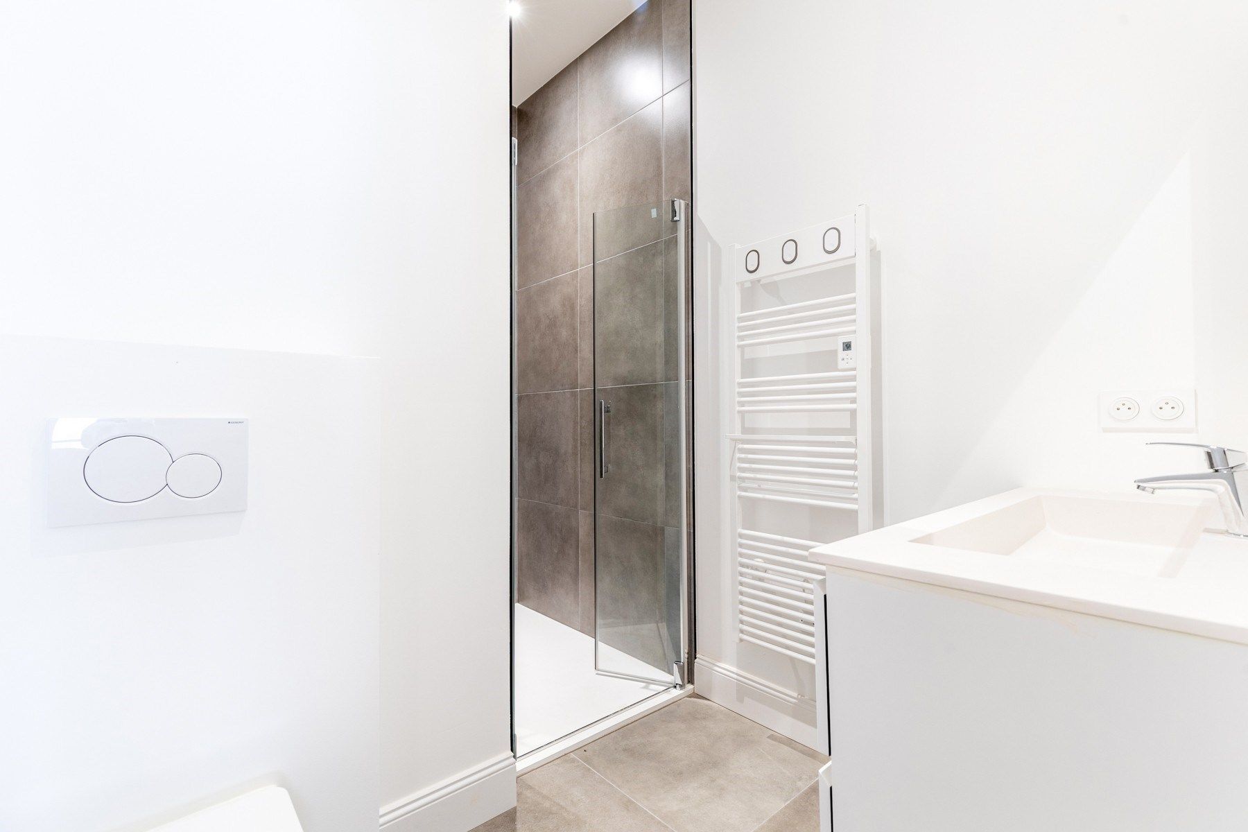 luxury apartment 4 Rooms for sale on BORDEAUX (33000)
