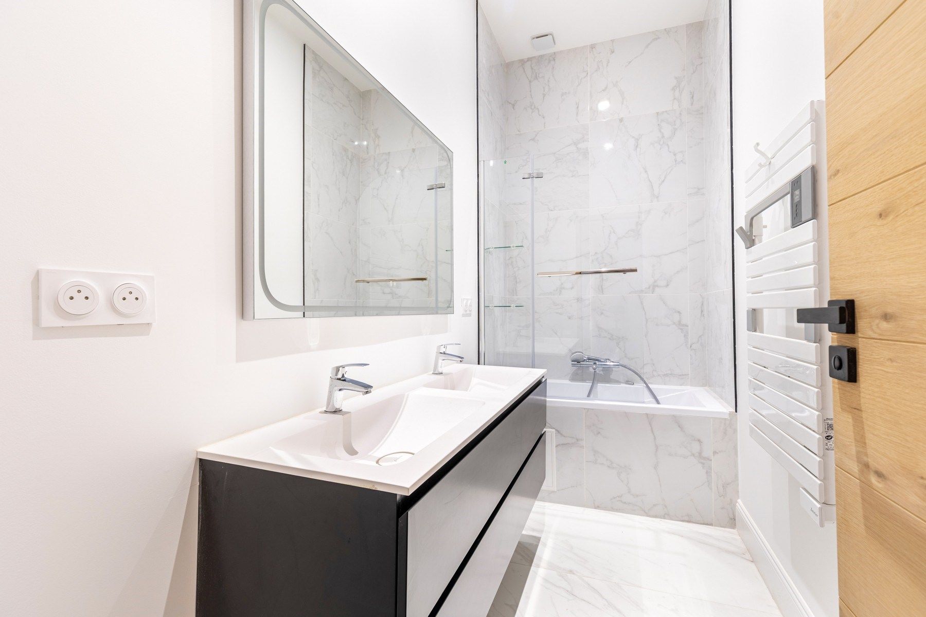luxury apartment 4 Rooms for sale on BORDEAUX (33000)