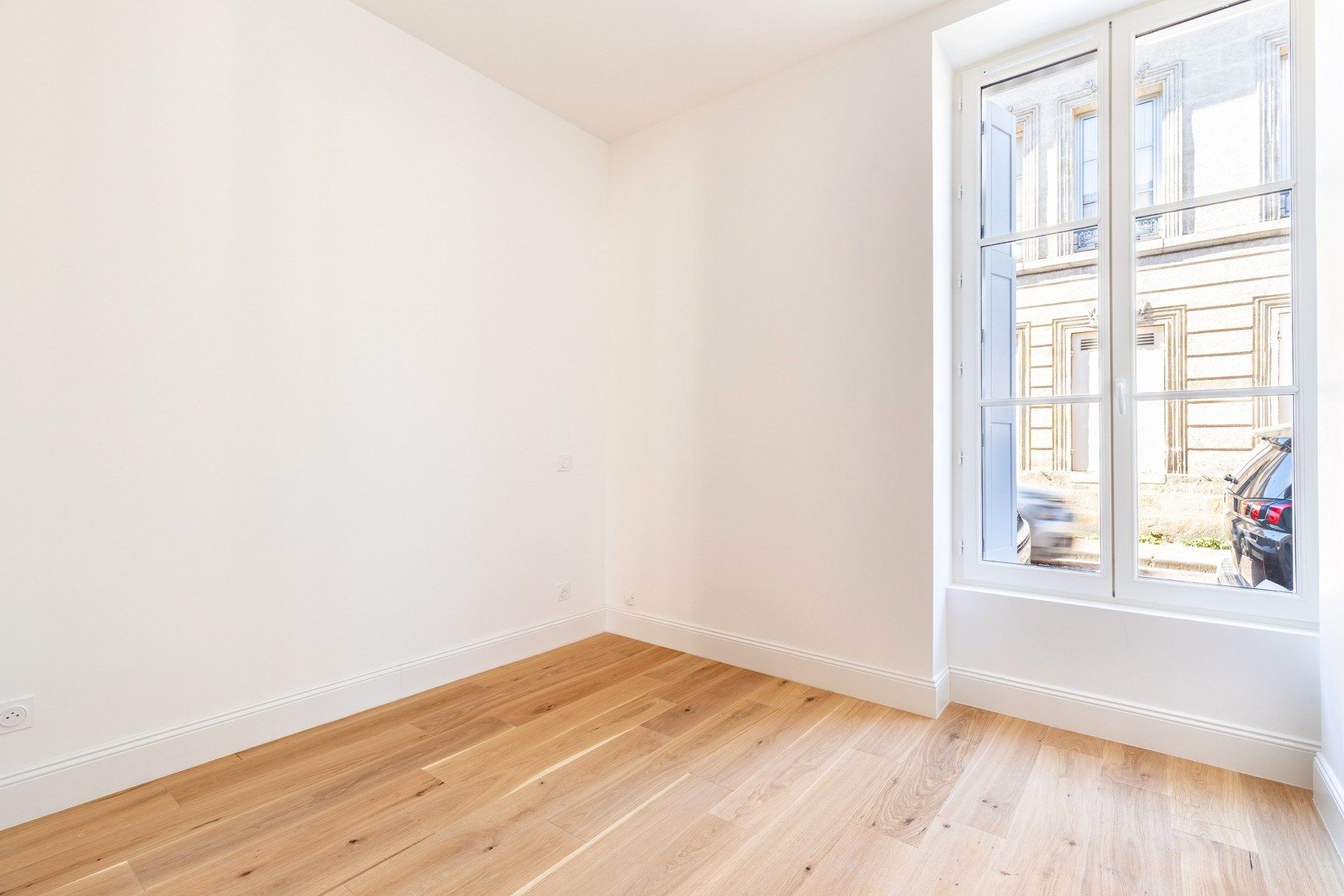 luxury apartment 4 Rooms for sale on BORDEAUX (33000)