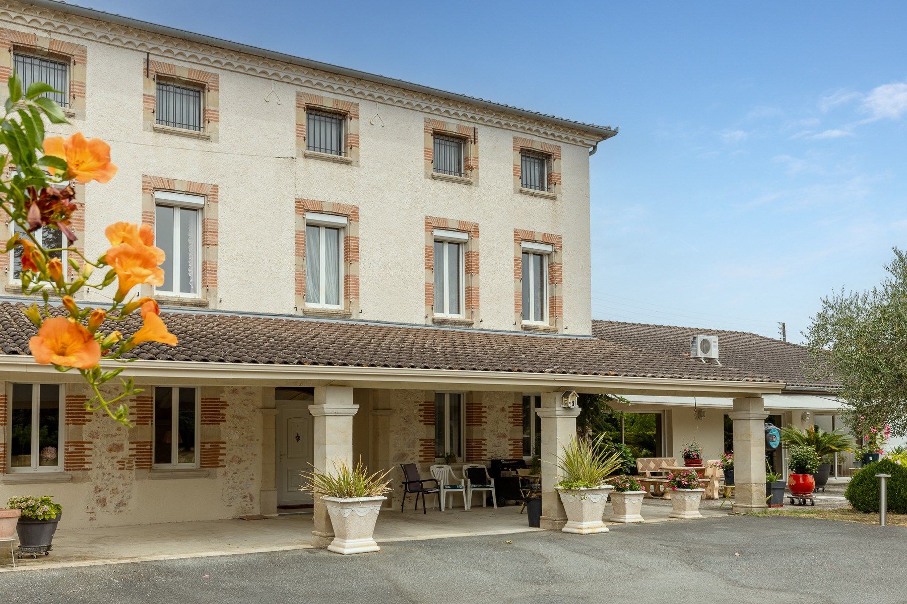 maison de maître 10 Pièces en vente sur ST PAUL CAP DE JOUX (81220)