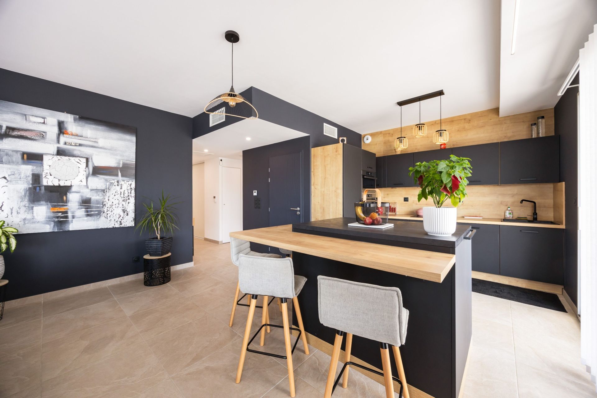 luxury apartment 3 Rooms for sale on NARBONNE (11100)