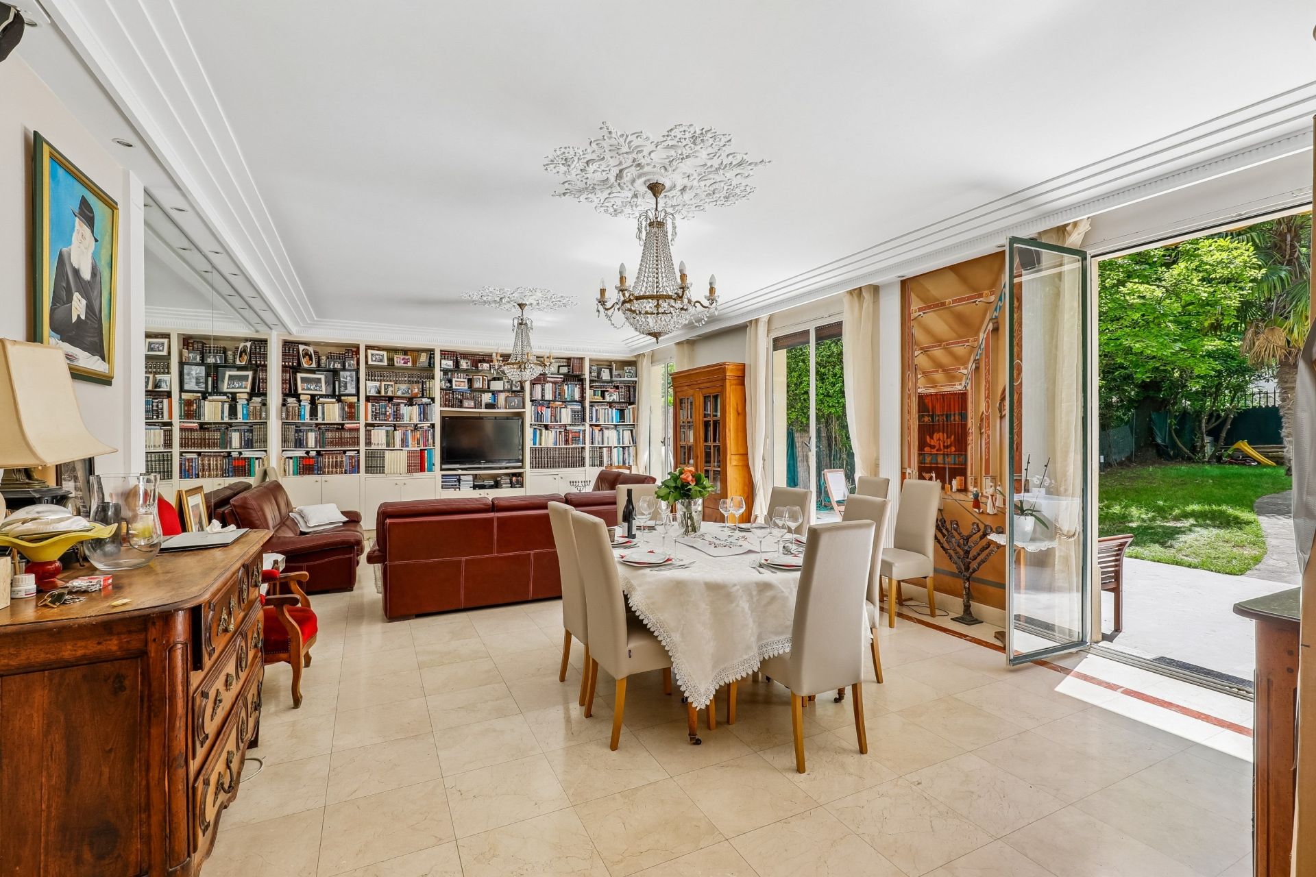 luxury apartment 6 Rooms for sale on NEUILLY SUR SEINE (92200)