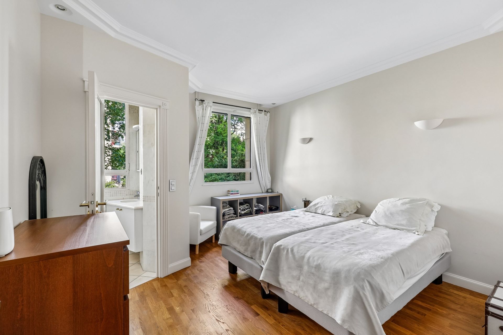 luxury apartment 6 Rooms for sale on NEUILLY SUR SEINE (92200)