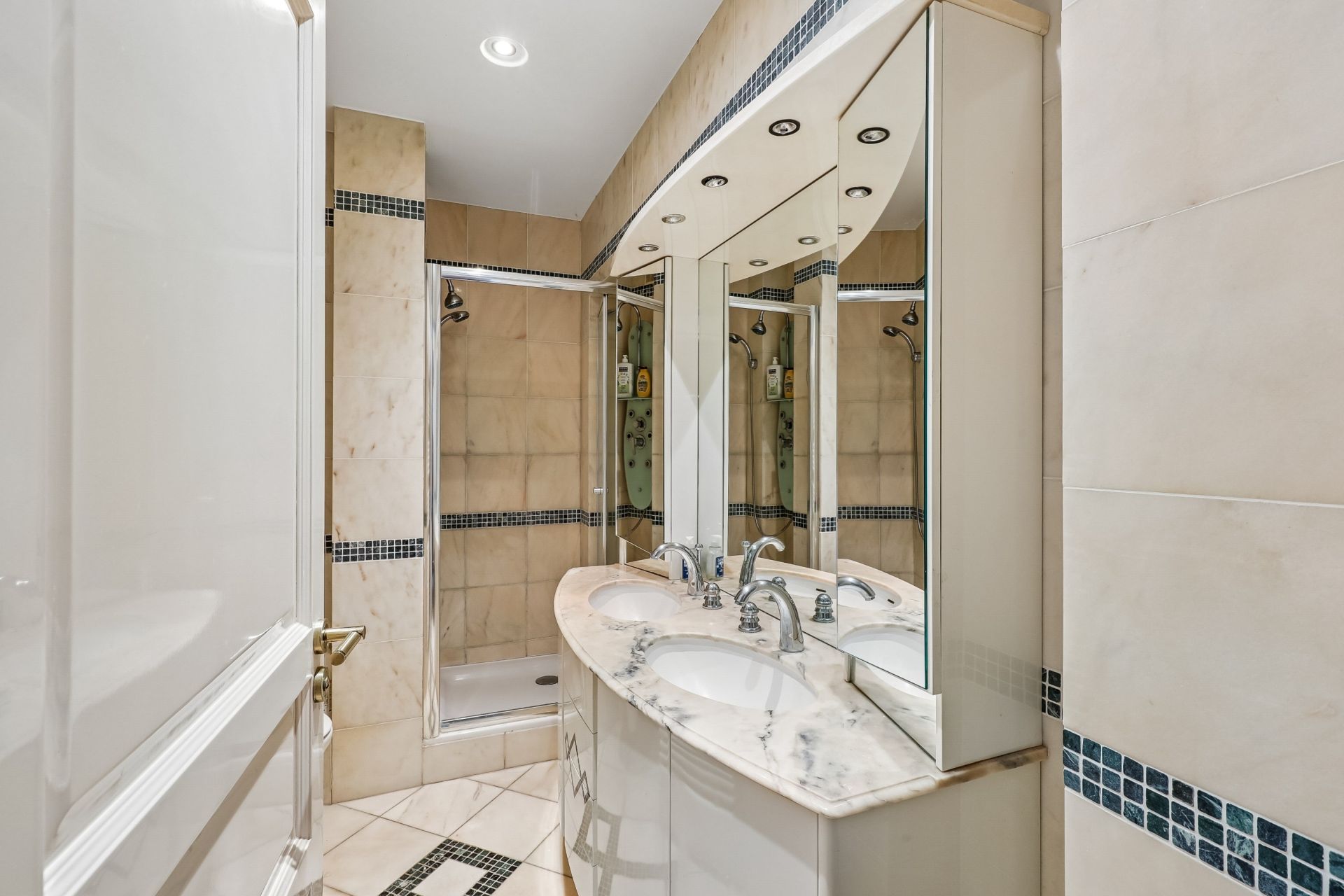 luxury apartment 6 Rooms for sale on NEUILLY SUR SEINE (92200)
