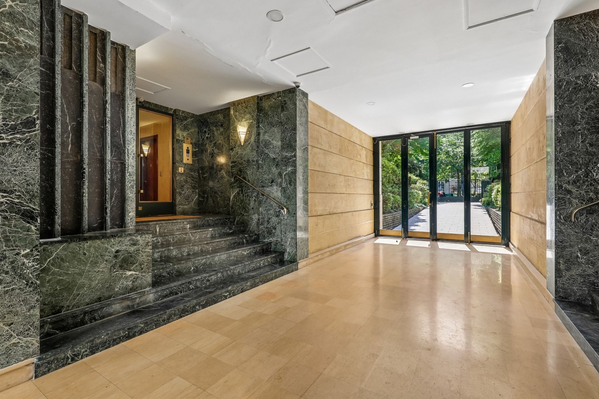 luxury apartment 6 Rooms for sale on NEUILLY SUR SEINE (92200)