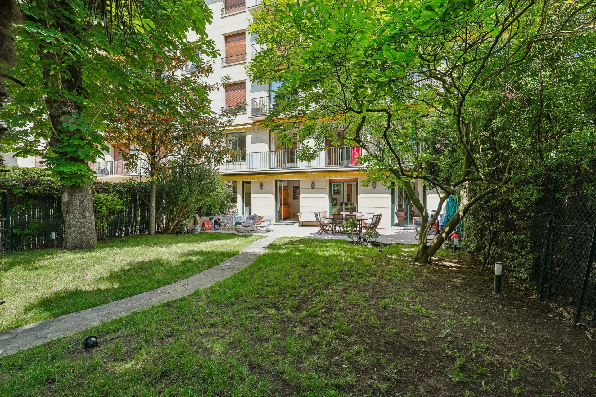 luxury apartment 6 Rooms for sale on NEUILLY SUR SEINE (92200)