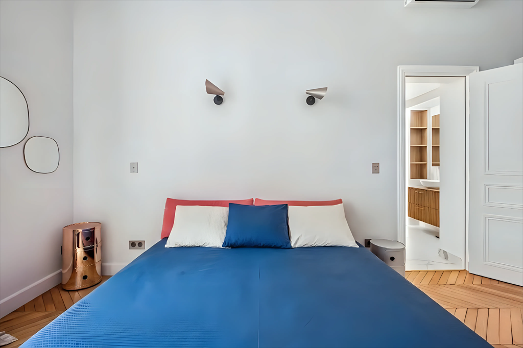 luxury apartment 6 Rooms for sale on PARIS (75008)