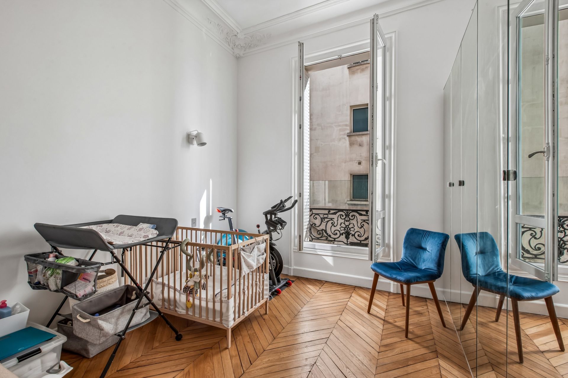 luxury apartment 6 Rooms for sale on PARIS (75008)