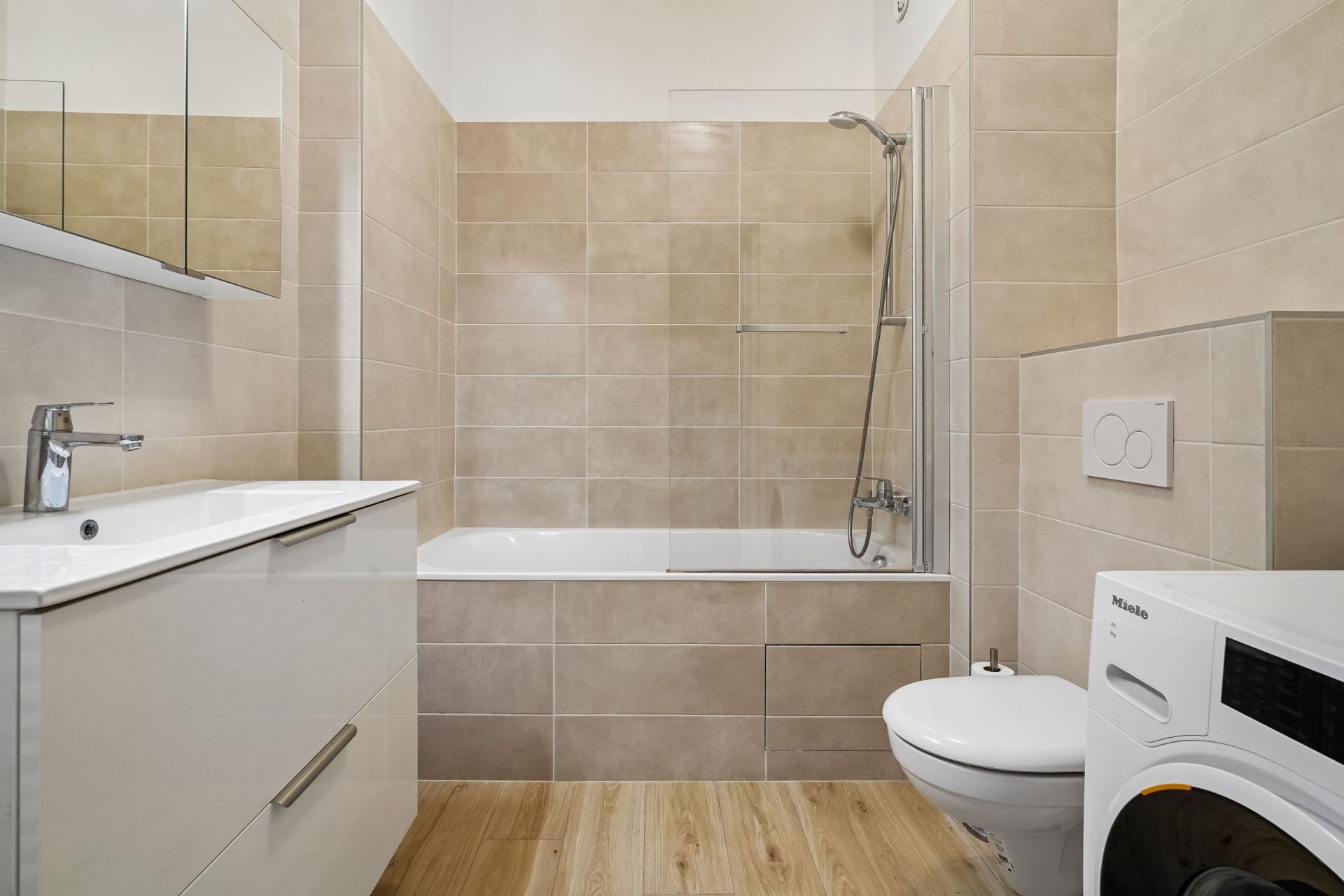 luxury apartment 7 Rooms for sale on PARIS (75016)
