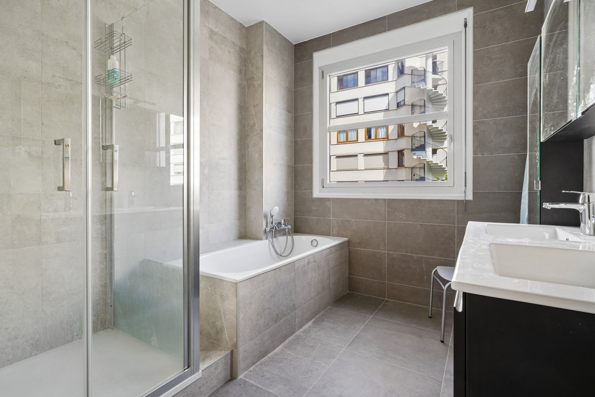 luxury apartment 7 Rooms for sale on PARIS (75016)