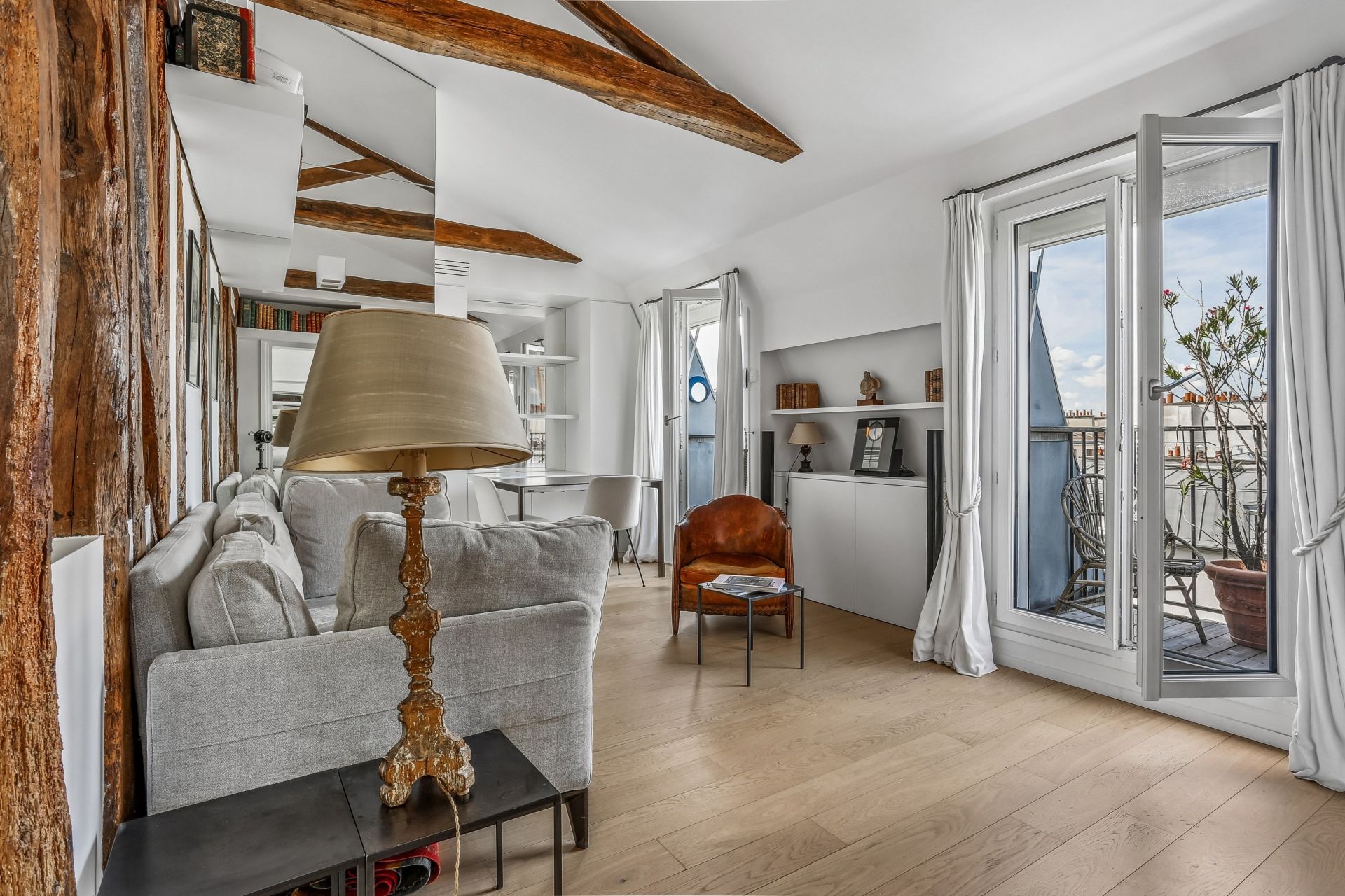 luxury apartment 2 Rooms for rent on PARIS (75011)