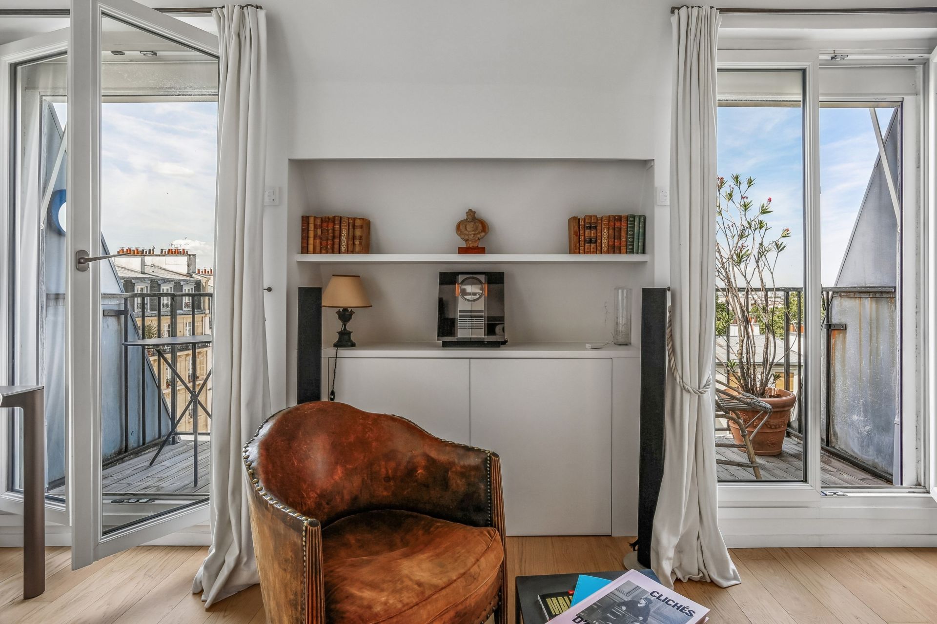 luxury apartment 2 Rooms for rent on PARIS (75011)