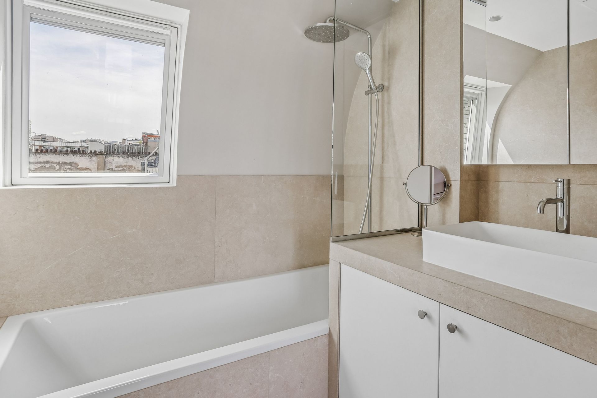 luxury apartment 2 Rooms for rent on PARIS (75011)