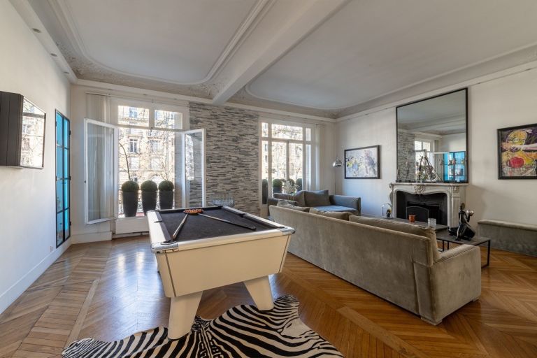 luxury apartment 7 Rooms for sale on PARIS (75016)