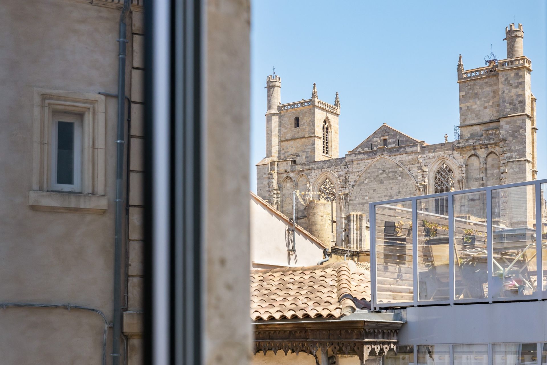luxury apartment 6 Rooms for sale on NARBONNE (11100)