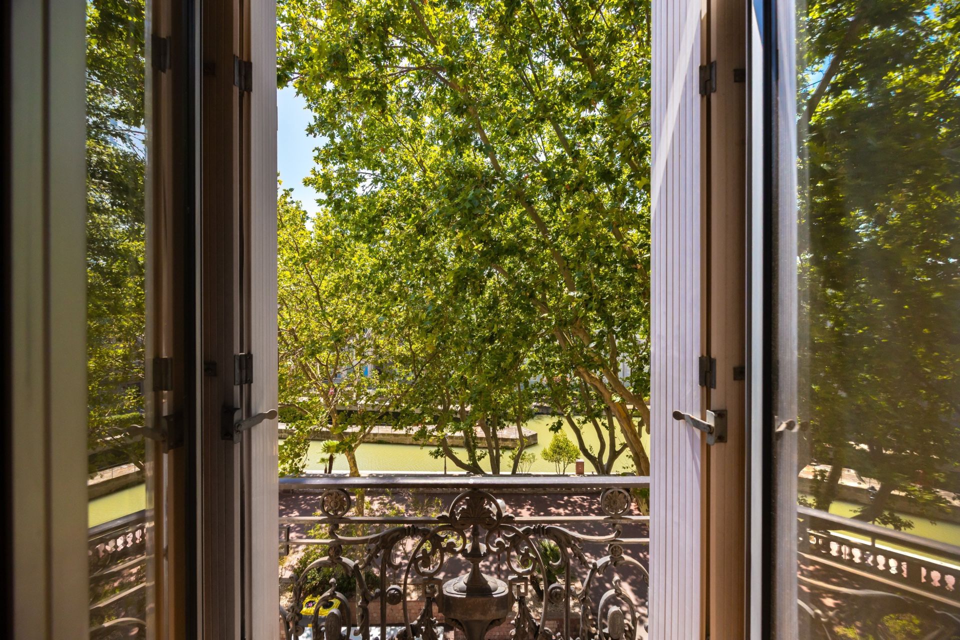 luxury apartment 6 Rooms for sale on NARBONNE (11100)