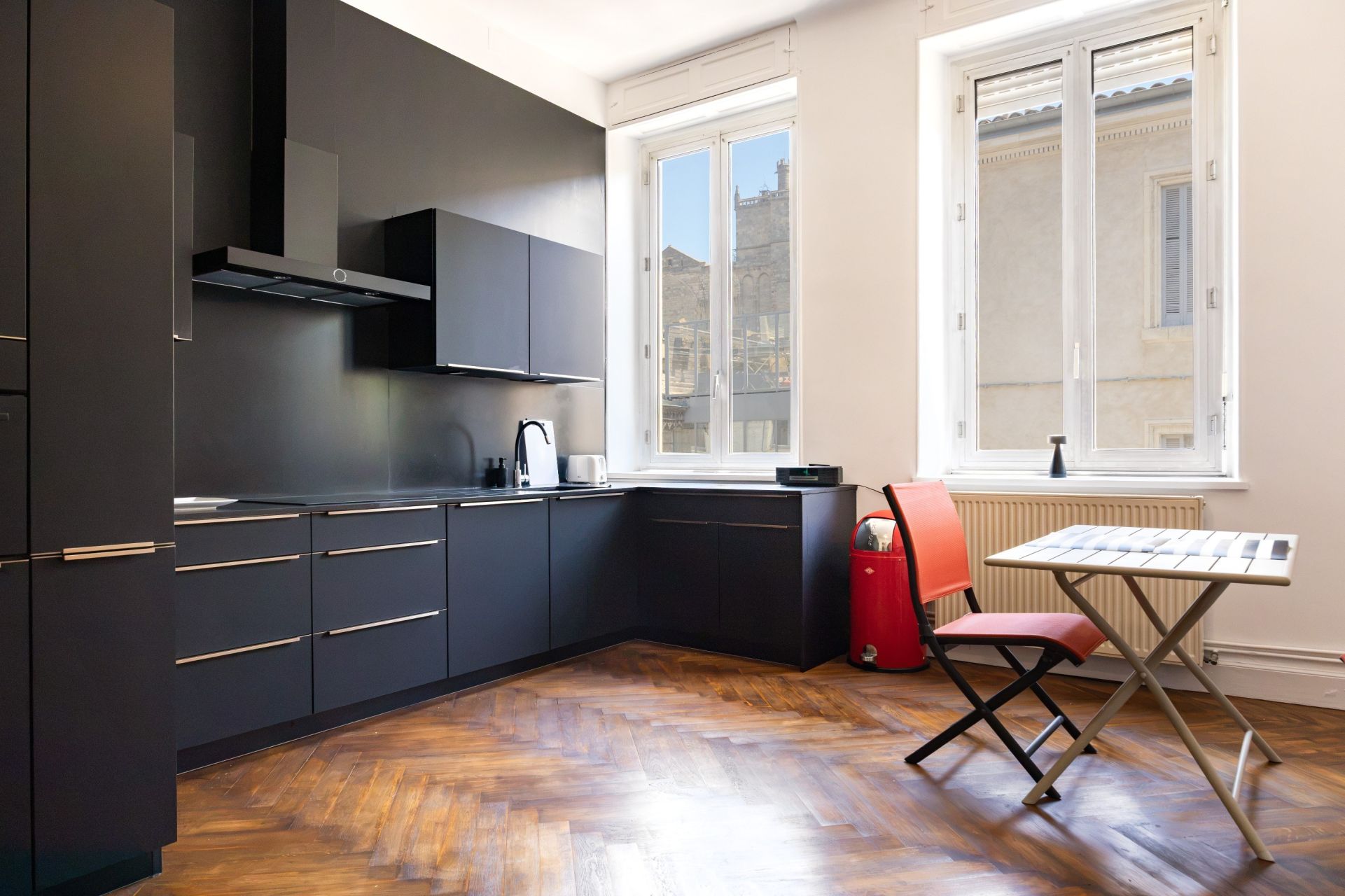 luxury apartment 6 Rooms for sale on NARBONNE (11100)