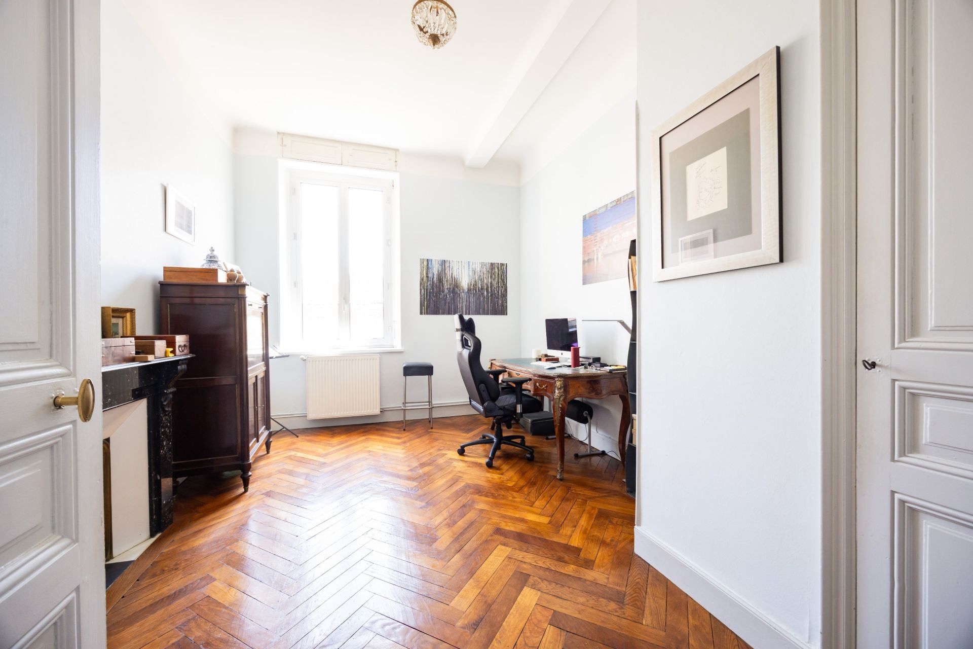 luxury apartment 6 Rooms for sale on NARBONNE (11100)