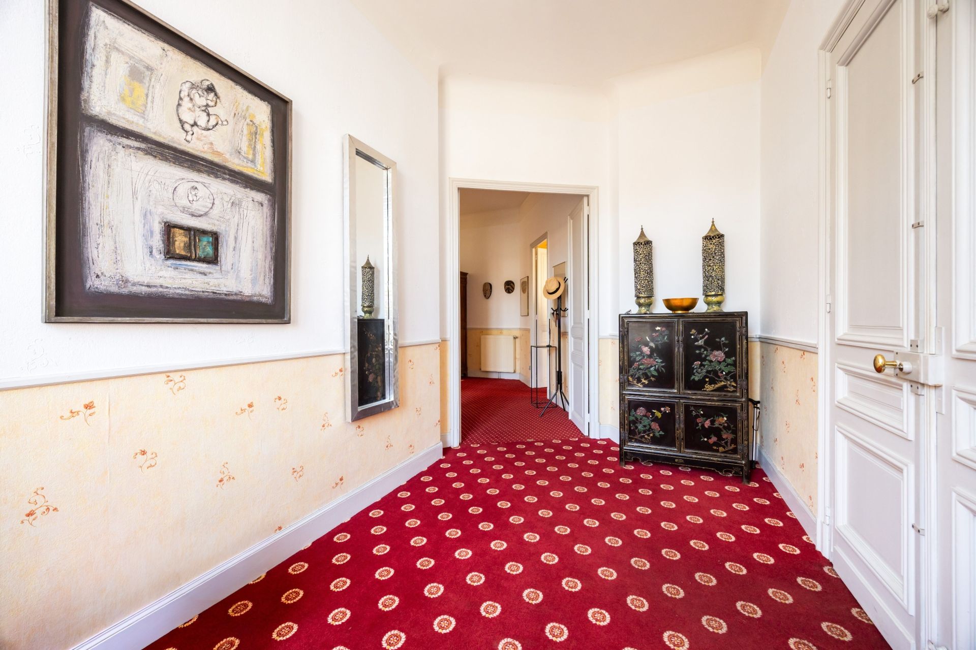 luxury apartment 6 Rooms for sale on NARBONNE (11100)