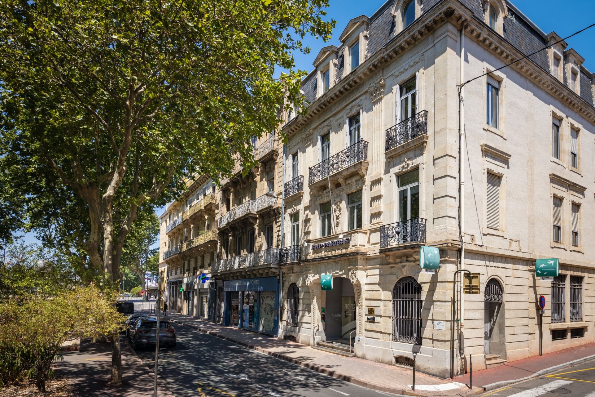 luxury apartment 6 Rooms for sale on NARBONNE (11100)