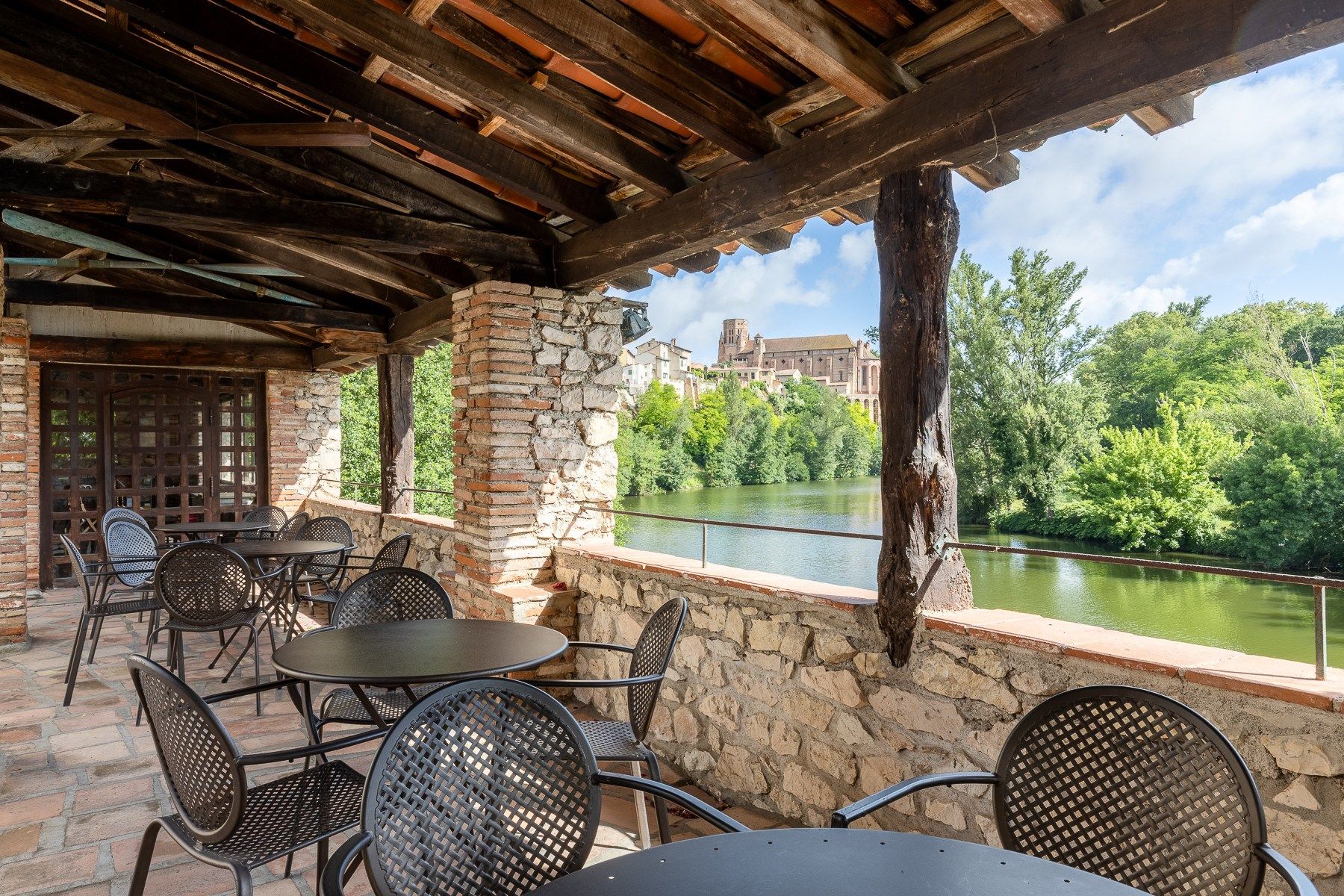 luxury house 5 Rooms for sale on LAVAUR (81500)