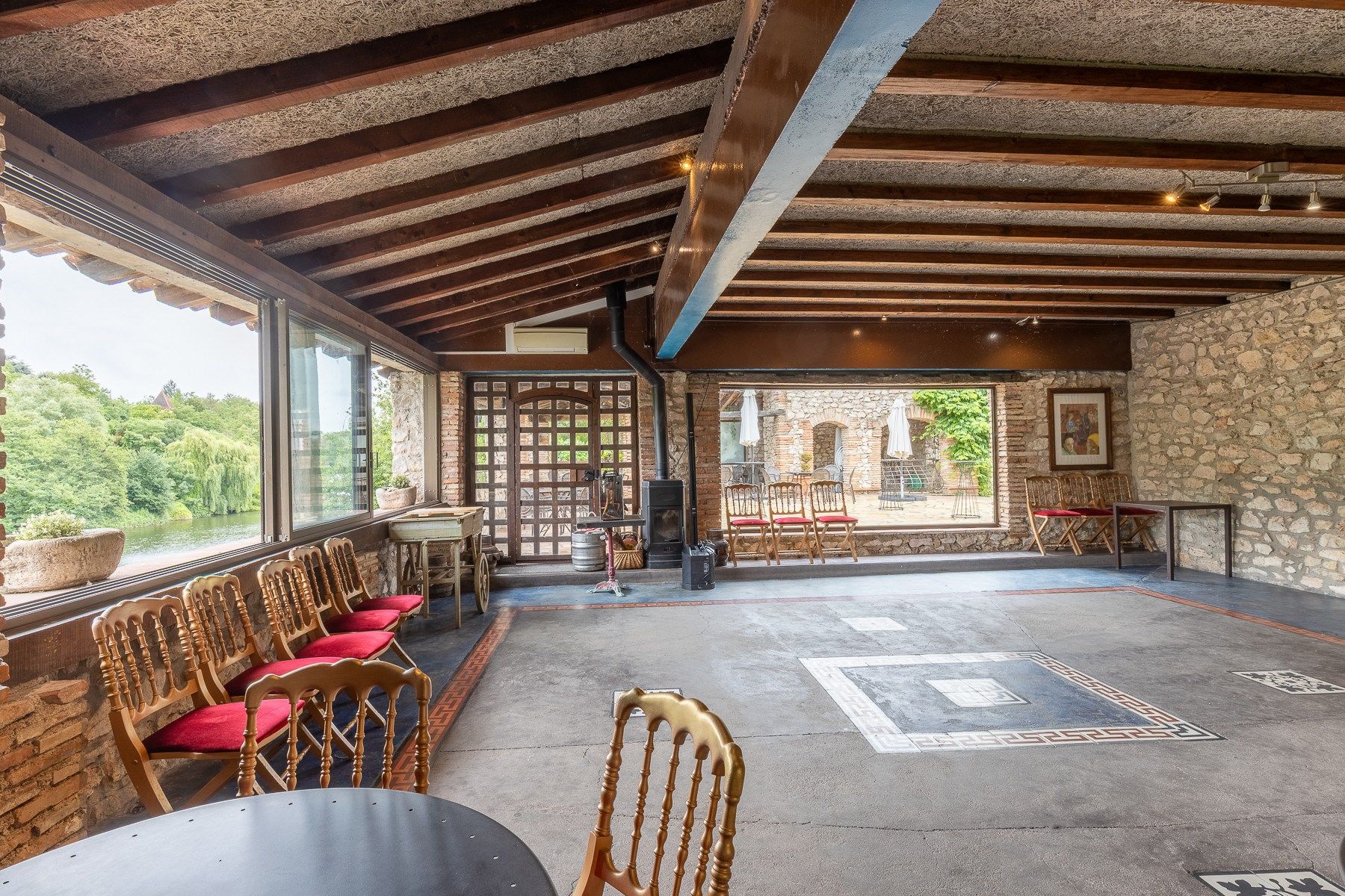 luxury house 5 Rooms for sale on LAVAUR (81500)