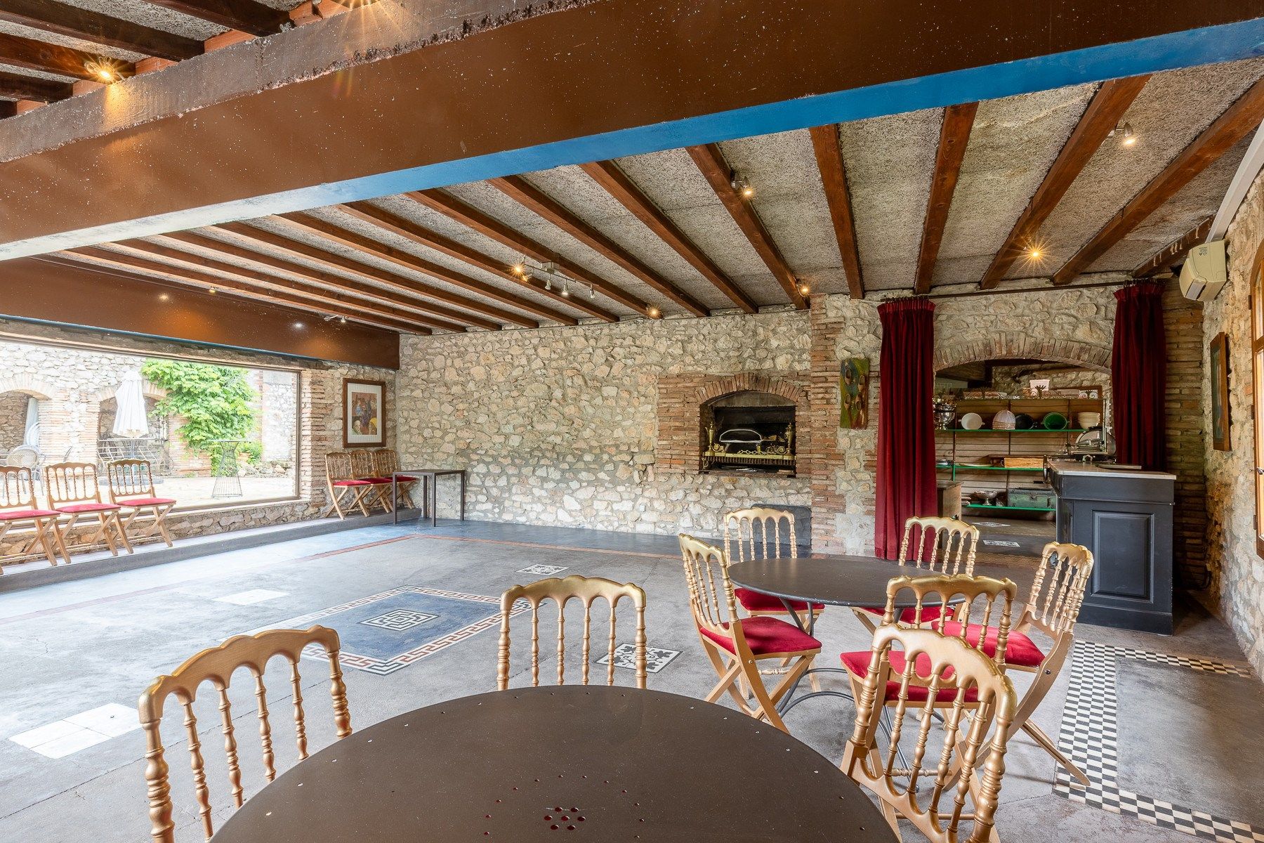 luxury house 5 Rooms for sale on LAVAUR (81500)
