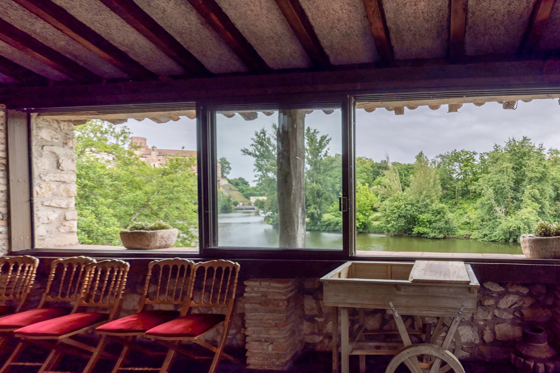 luxury house 5 Rooms for sale on LAVAUR (81500)