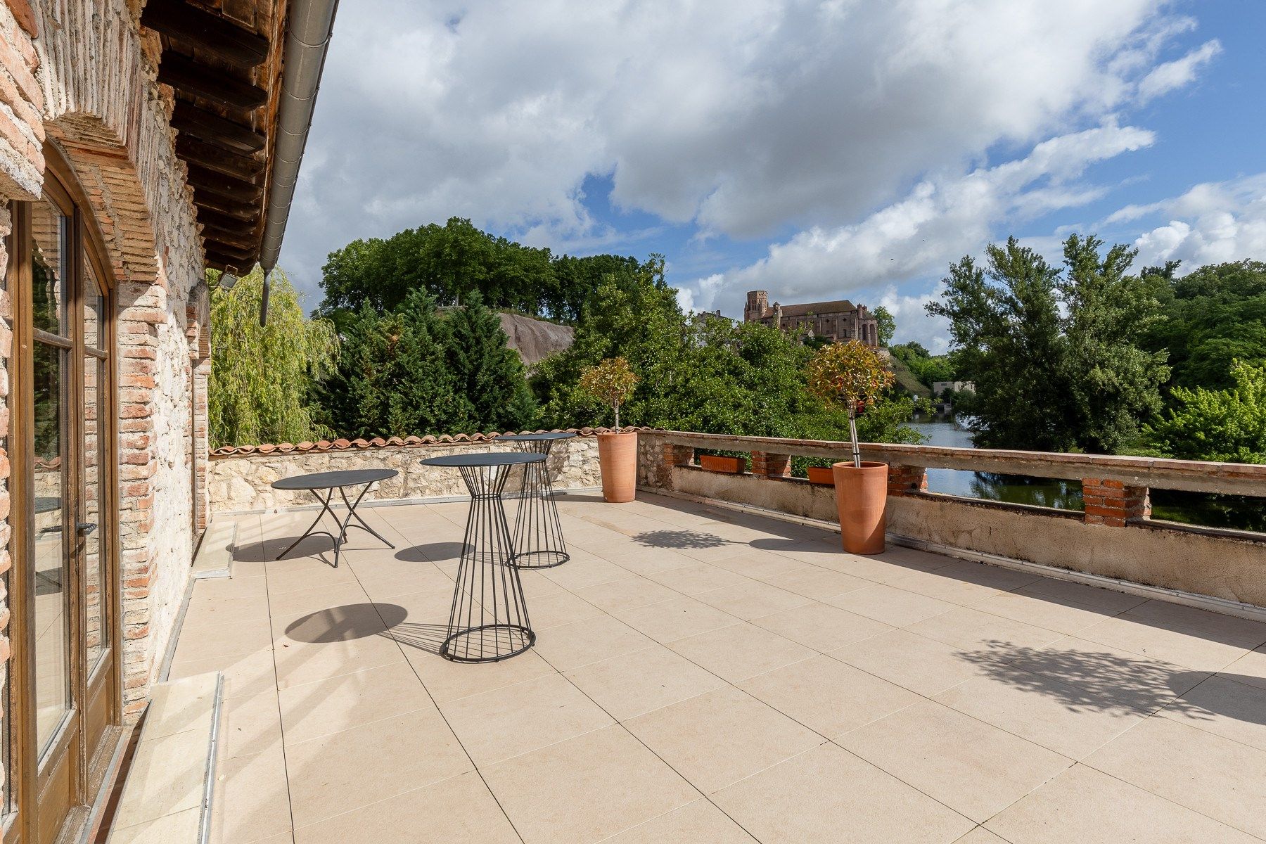 luxury house 5 Rooms for sale on LAVAUR (81500)