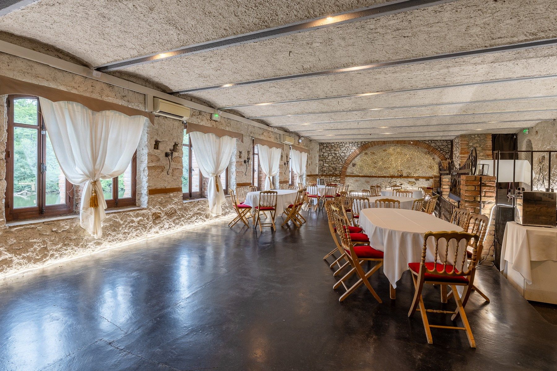 luxury house 5 Rooms for sale on LAVAUR (81500)