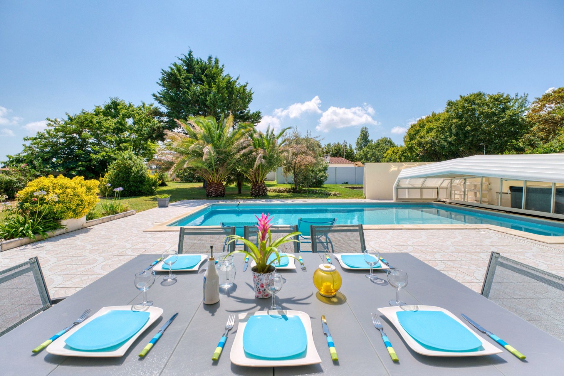 luxury house 8 Rooms for sale on L HOUMEAU (17137)