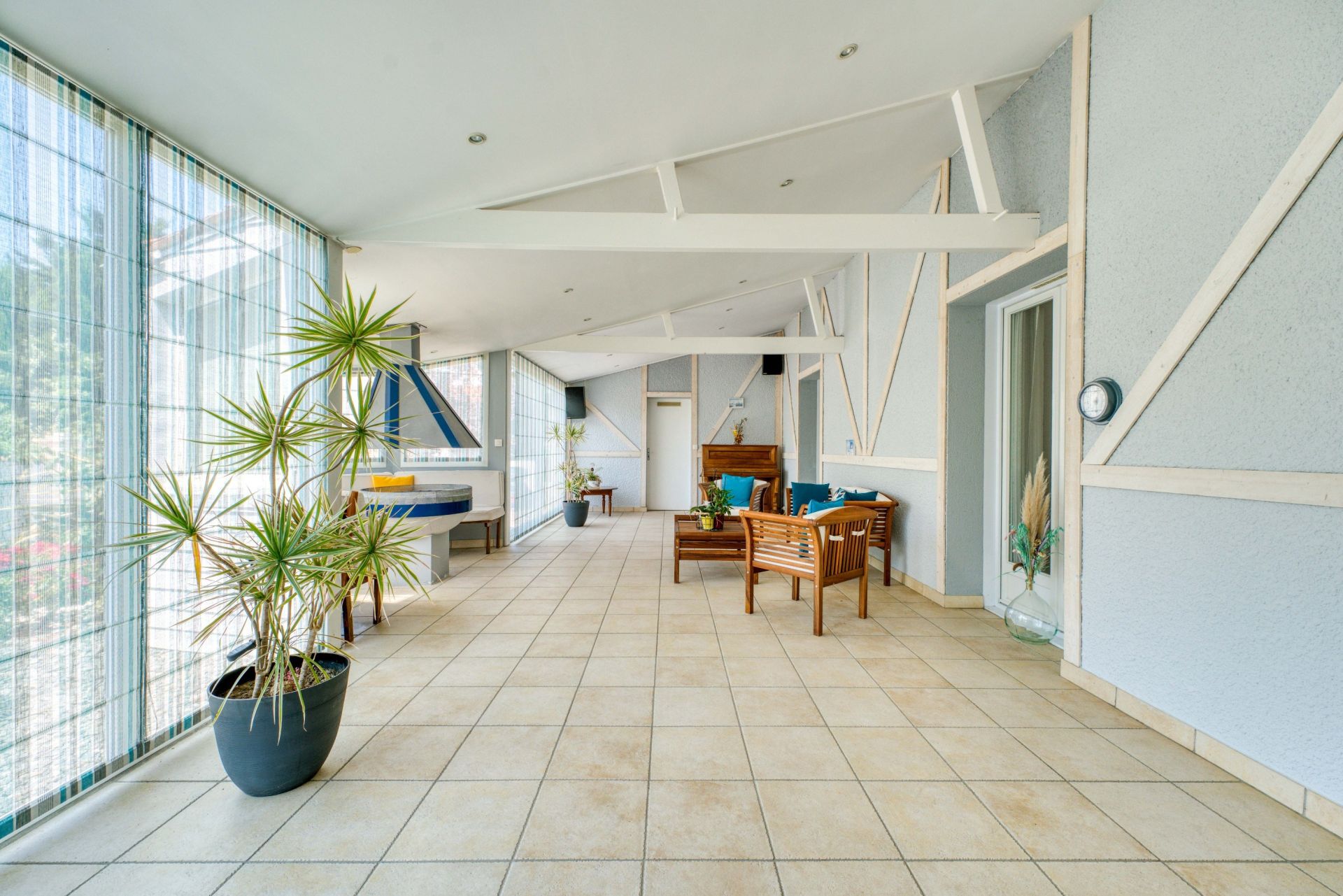 luxury house 8 Rooms for sale on L HOUMEAU (17137)