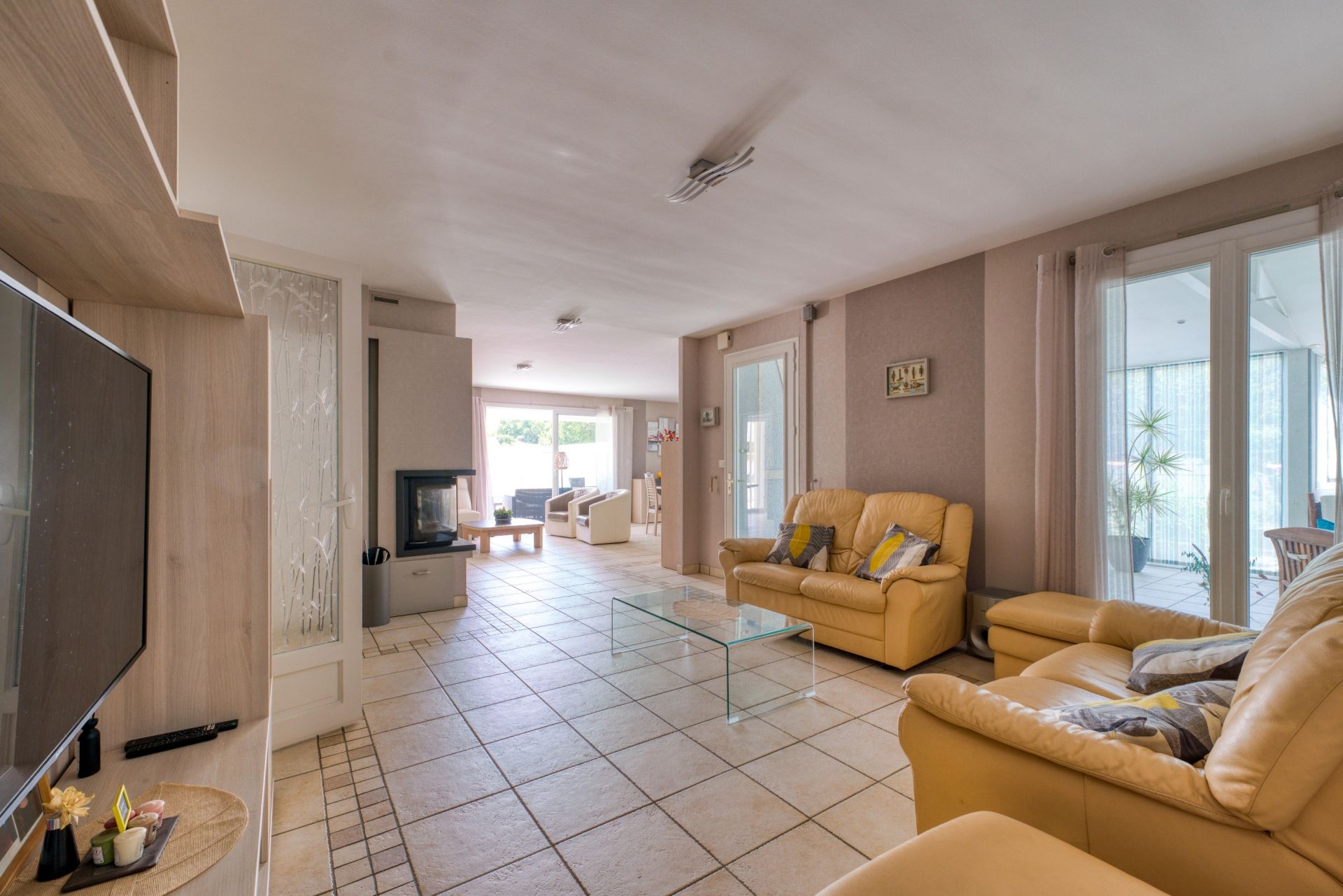 luxury house 8 Rooms for sale on L HOUMEAU (17137)