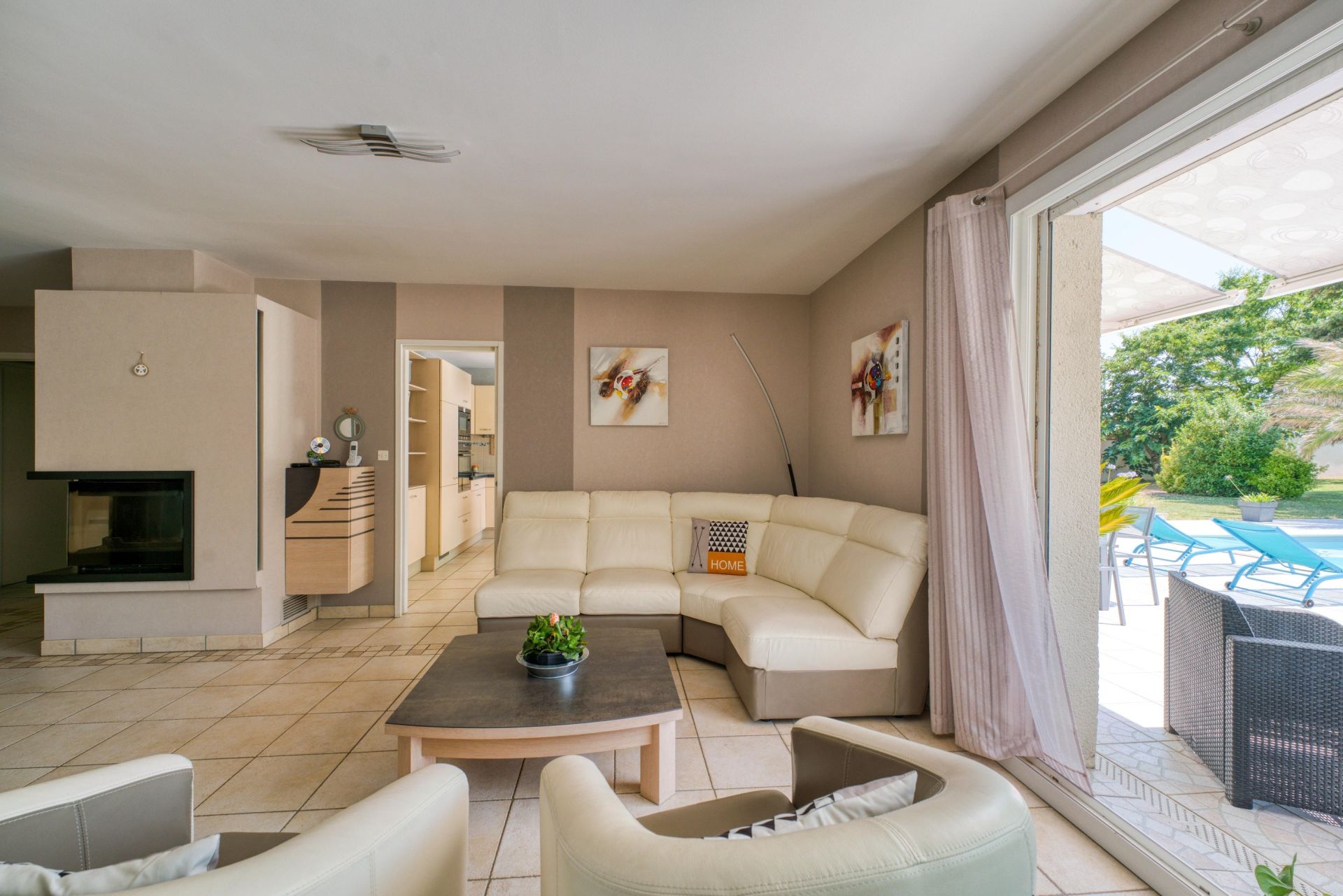 luxury house 8 Rooms for sale on L HOUMEAU (17137)