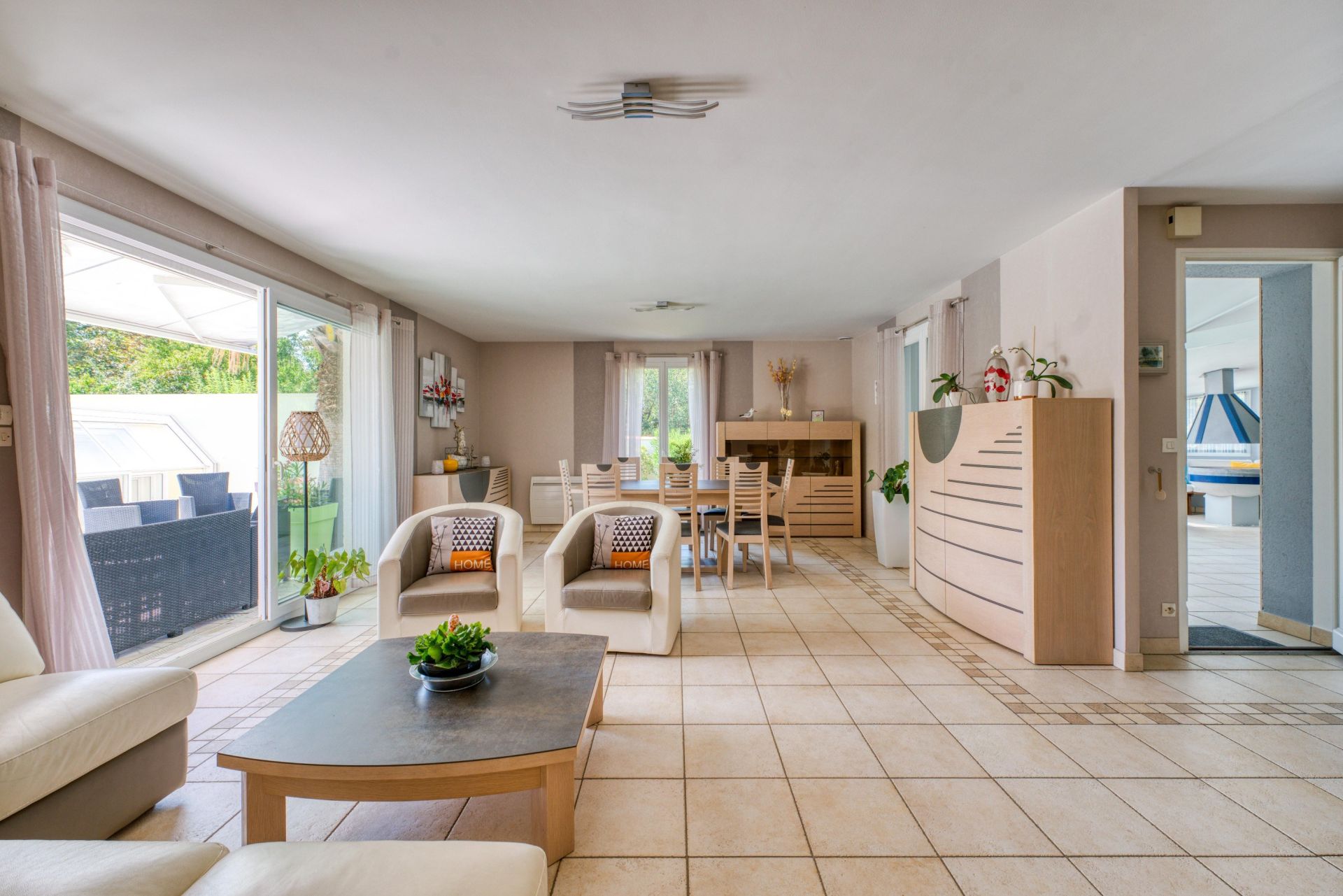 luxury house 8 Rooms for sale on L HOUMEAU (17137)