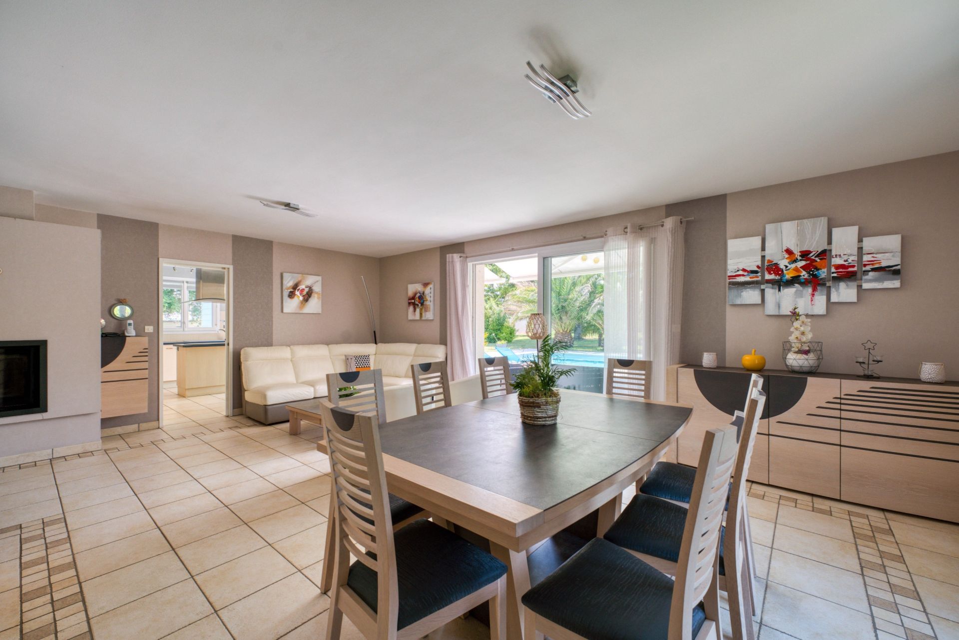 luxury house 8 Rooms for sale on L HOUMEAU (17137)