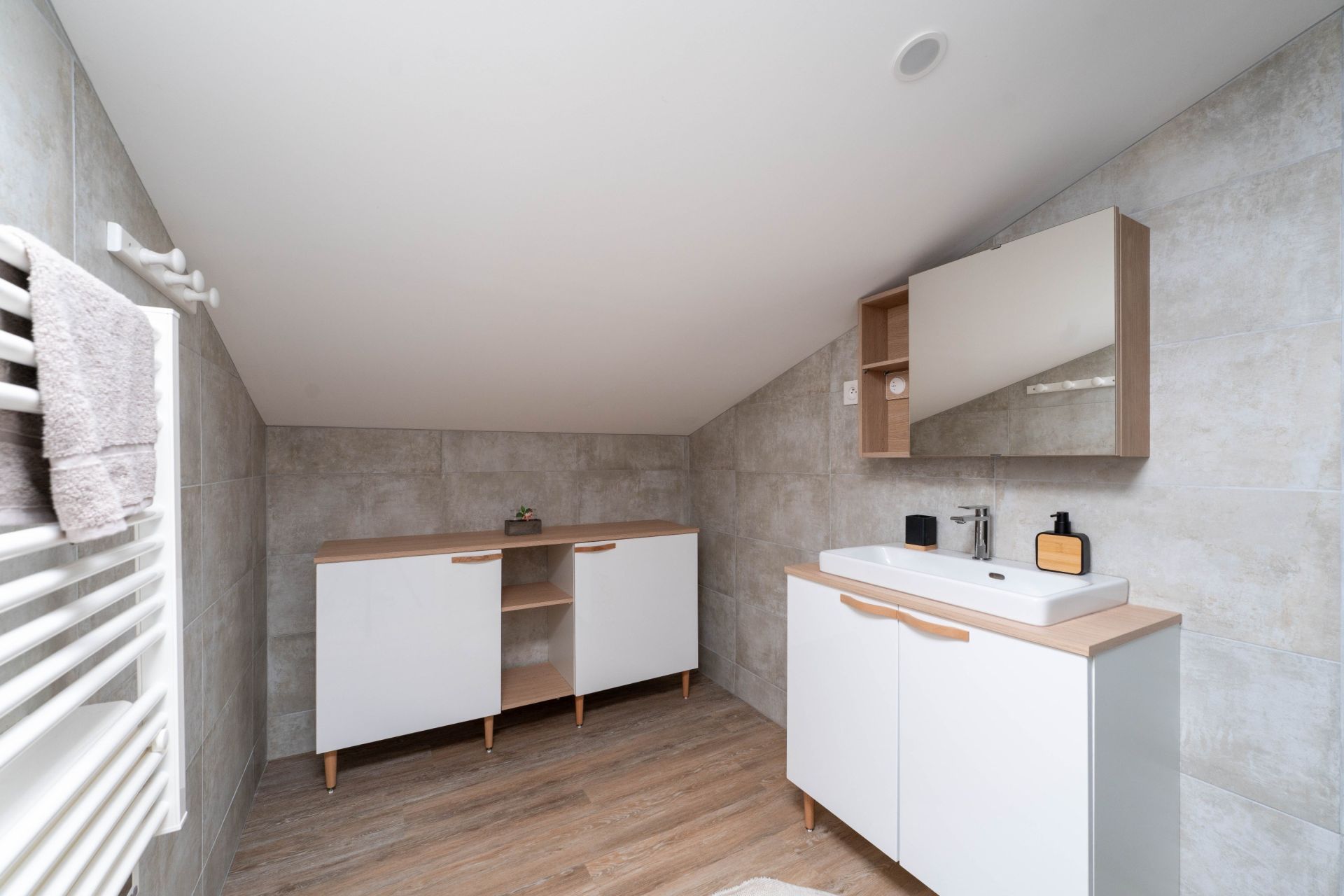 luxury house 8 Rooms for sale on L HOUMEAU (17137)
