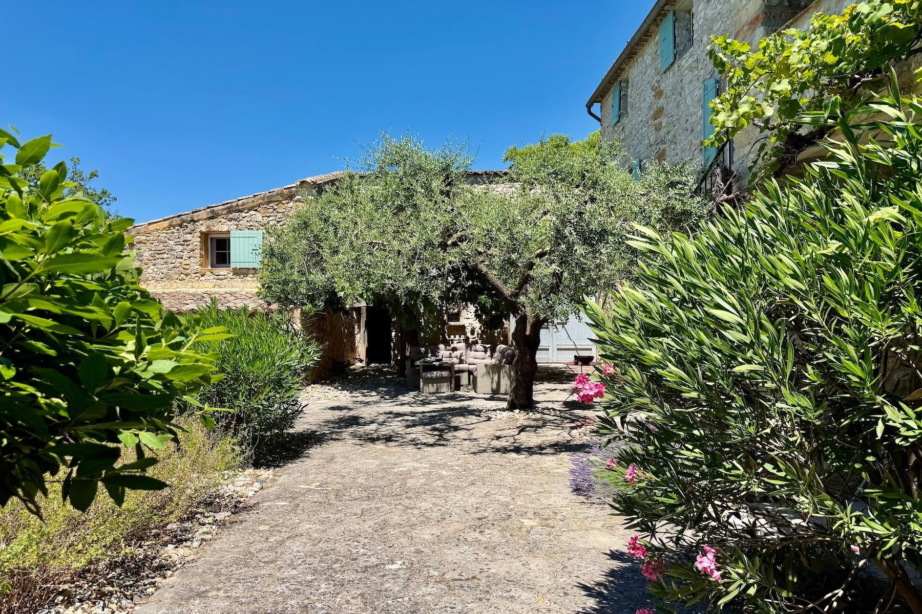 luxury house 9 Rooms for sale on UZES (30700)